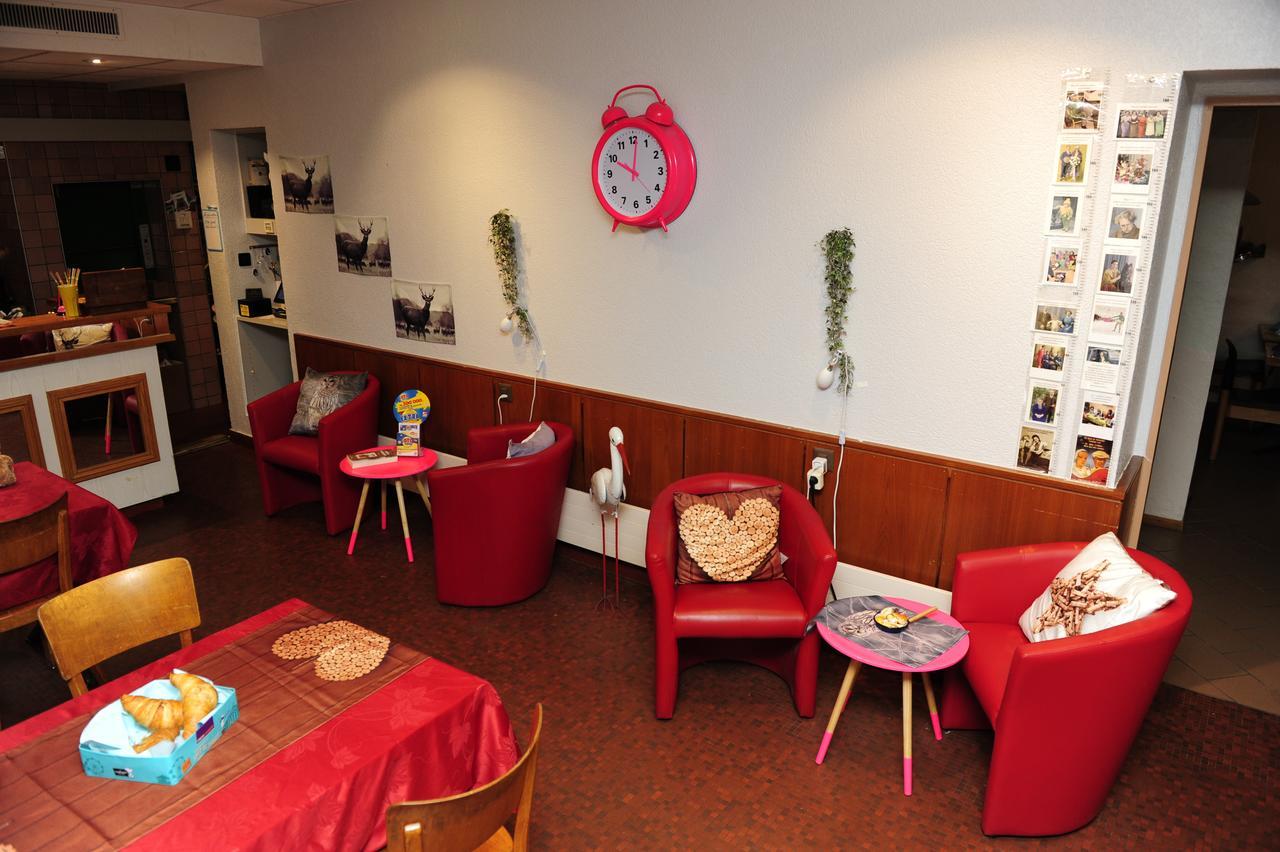 Hotel Restaurant Au Chasseur Orbe ภายนอก รูปภาพ