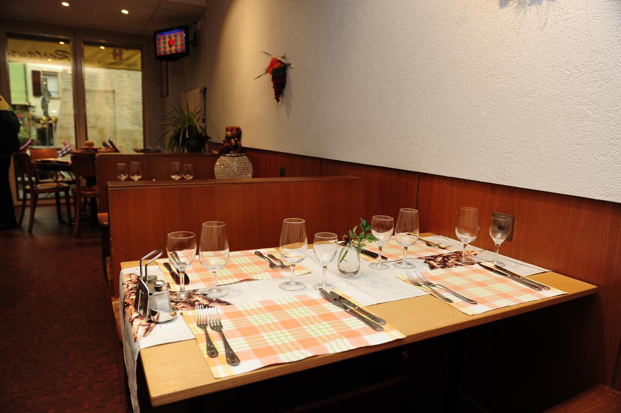 Hotel Restaurant Au Chasseur Orbe ภายนอก รูปภาพ